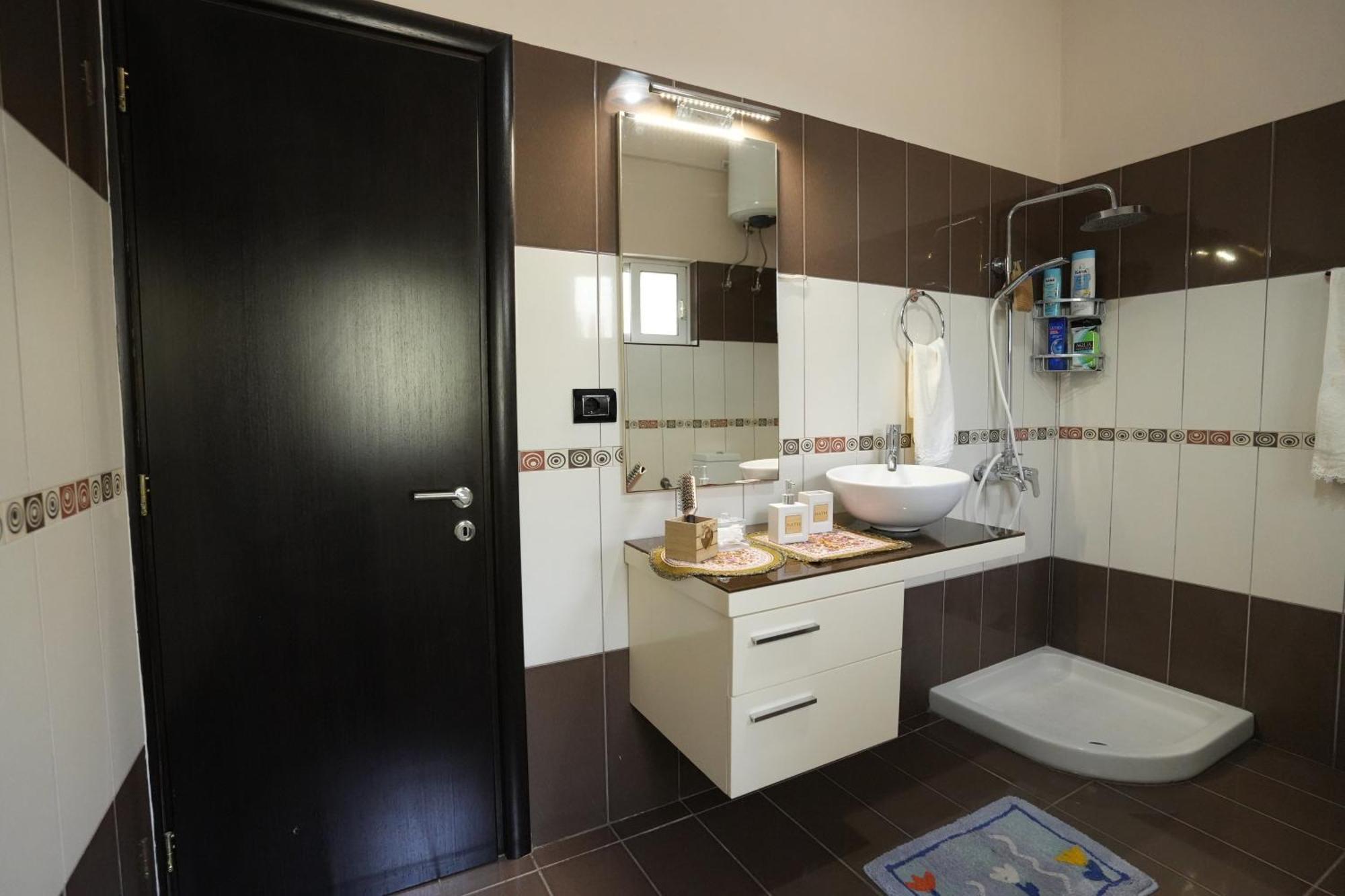 Vila Banushi Gjirokastër Buitenkant foto