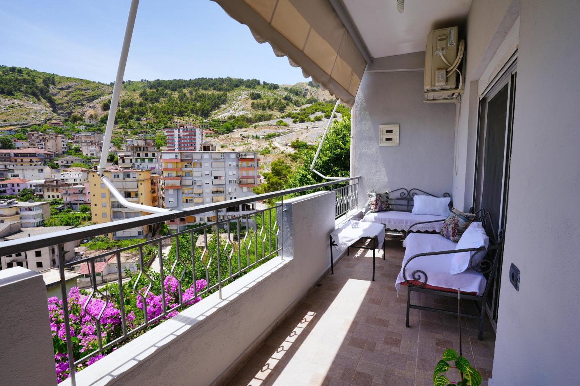 Vila Banushi Gjirokastër Buitenkant foto