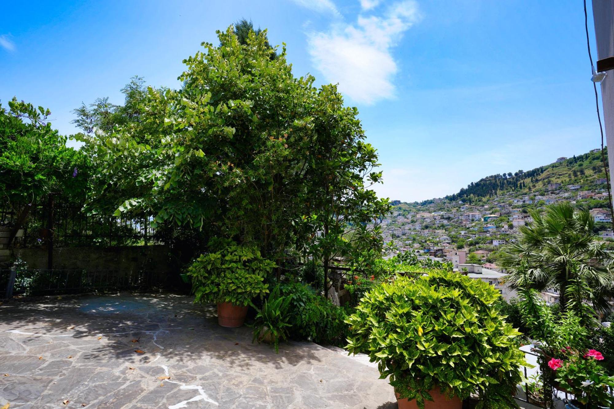 Vila Banushi Gjirokastër Buitenkant foto
