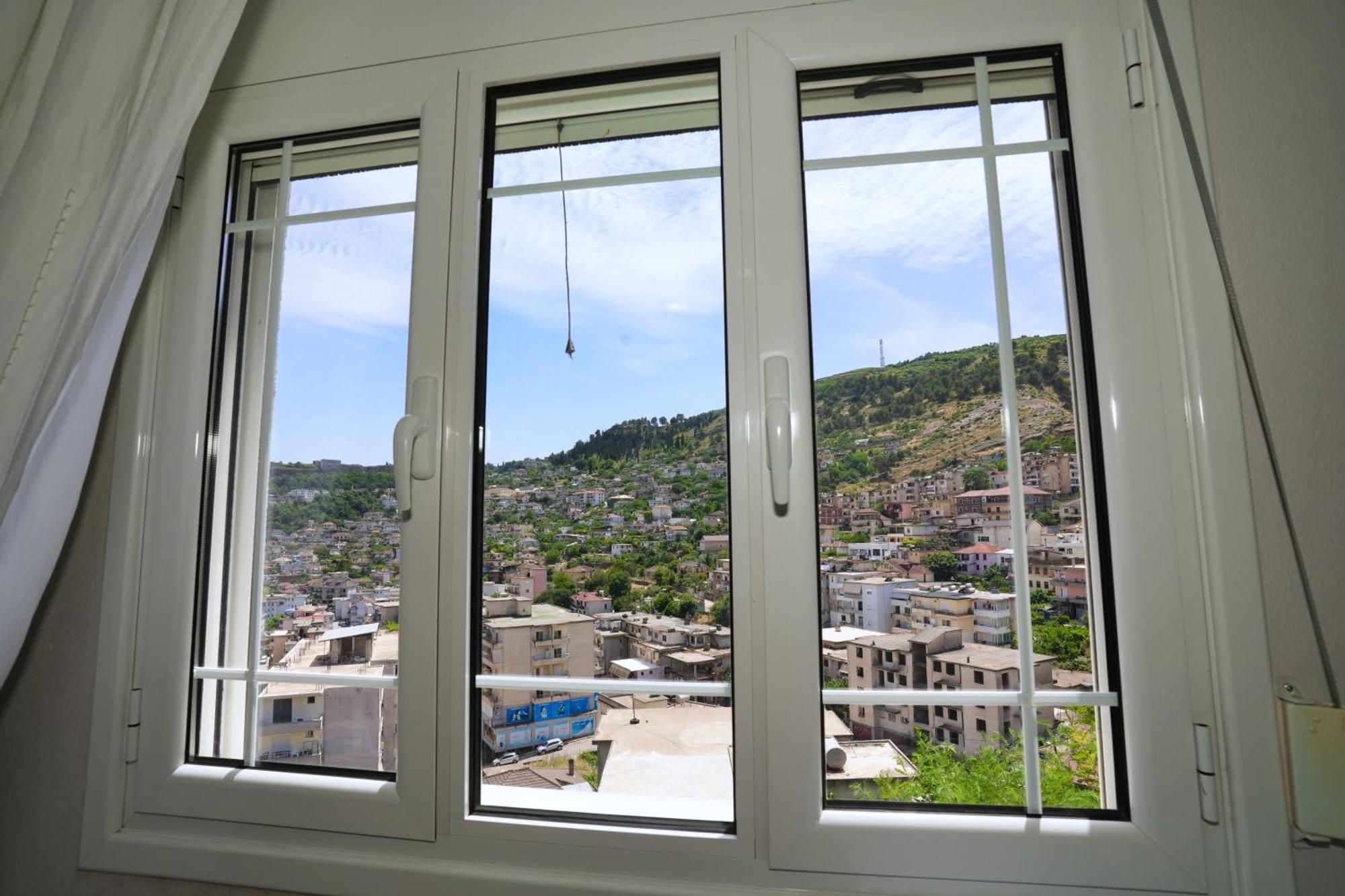 Vila Banushi Gjirokastër Buitenkant foto