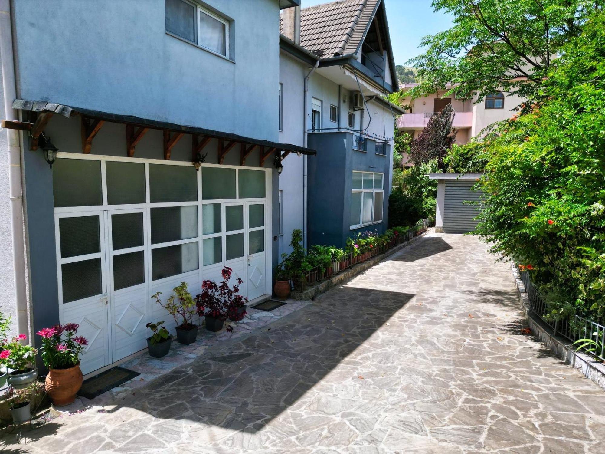 Vila Banushi Gjirokastër Buitenkant foto