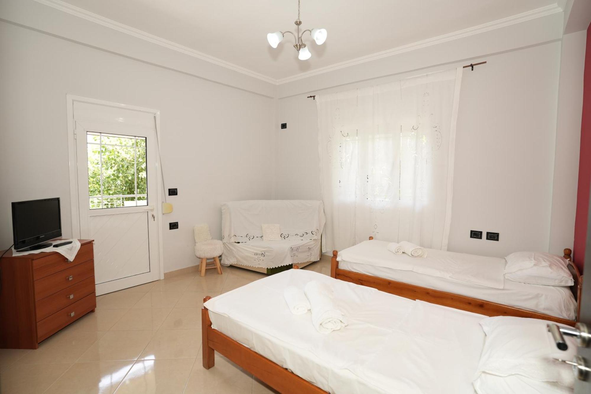 Vila Banushi Gjirokastër Buitenkant foto