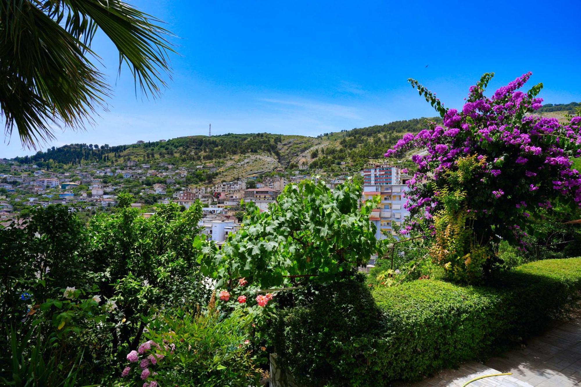 Vila Banushi Gjirokastër Buitenkant foto