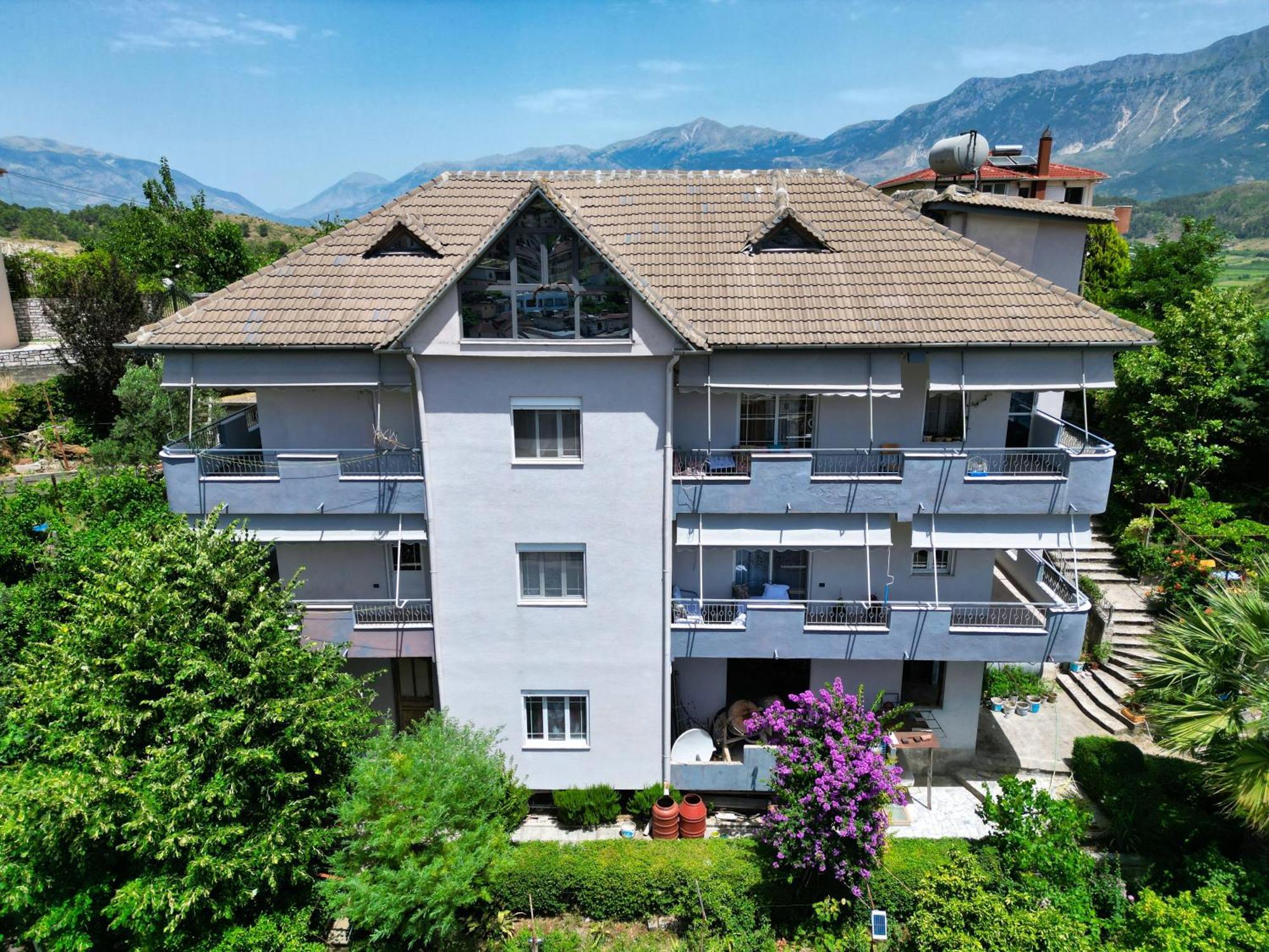 Vila Banushi Gjirokastër Buitenkant foto