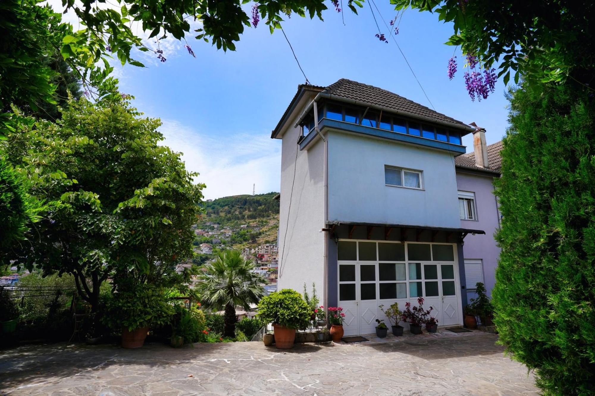 Vila Banushi Gjirokastër Buitenkant foto